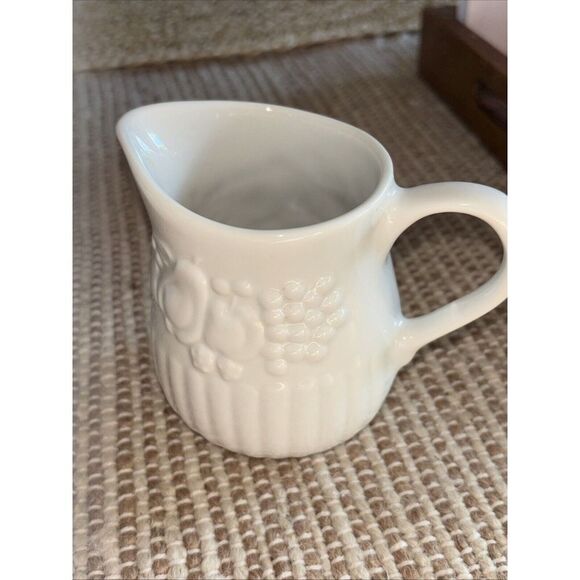 Libbey Classic White Porcelain   creamer, sugar bowl, salt and pepper shaker set - Picture 4 of 13